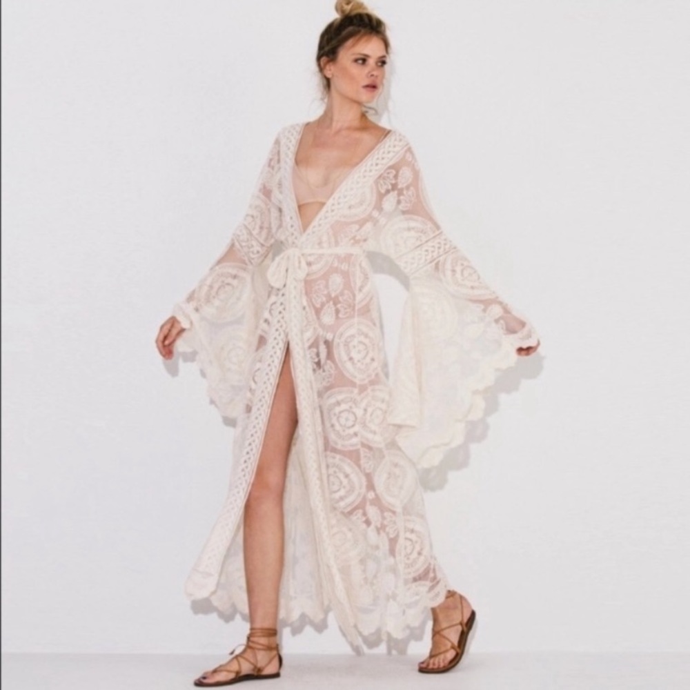 SOLD OUT White Bohemian Scallop Embroidered Duster Kimono - Picture 6 of 10
